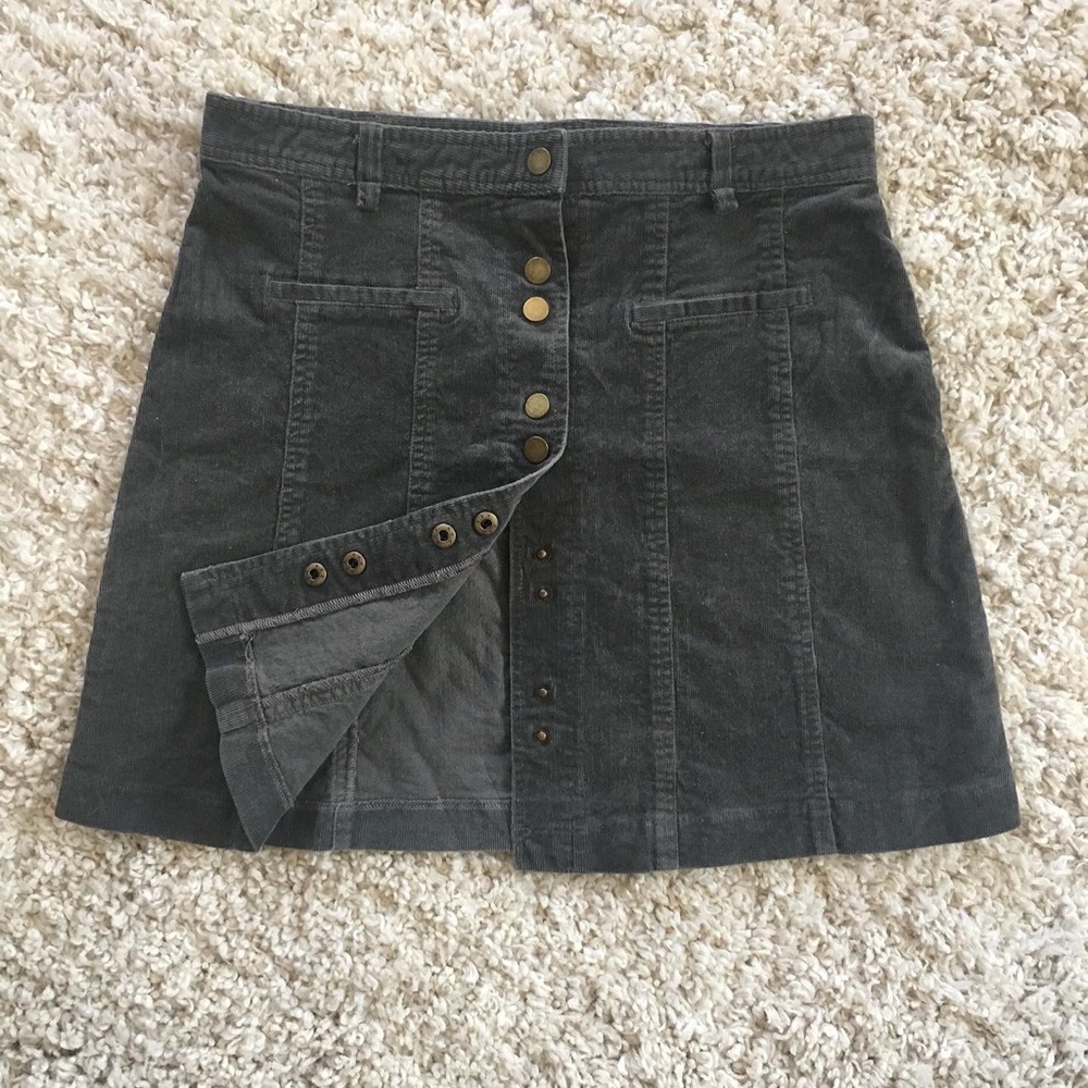 *SOLD* Adorable grey corduroy mini-skirt with snaps